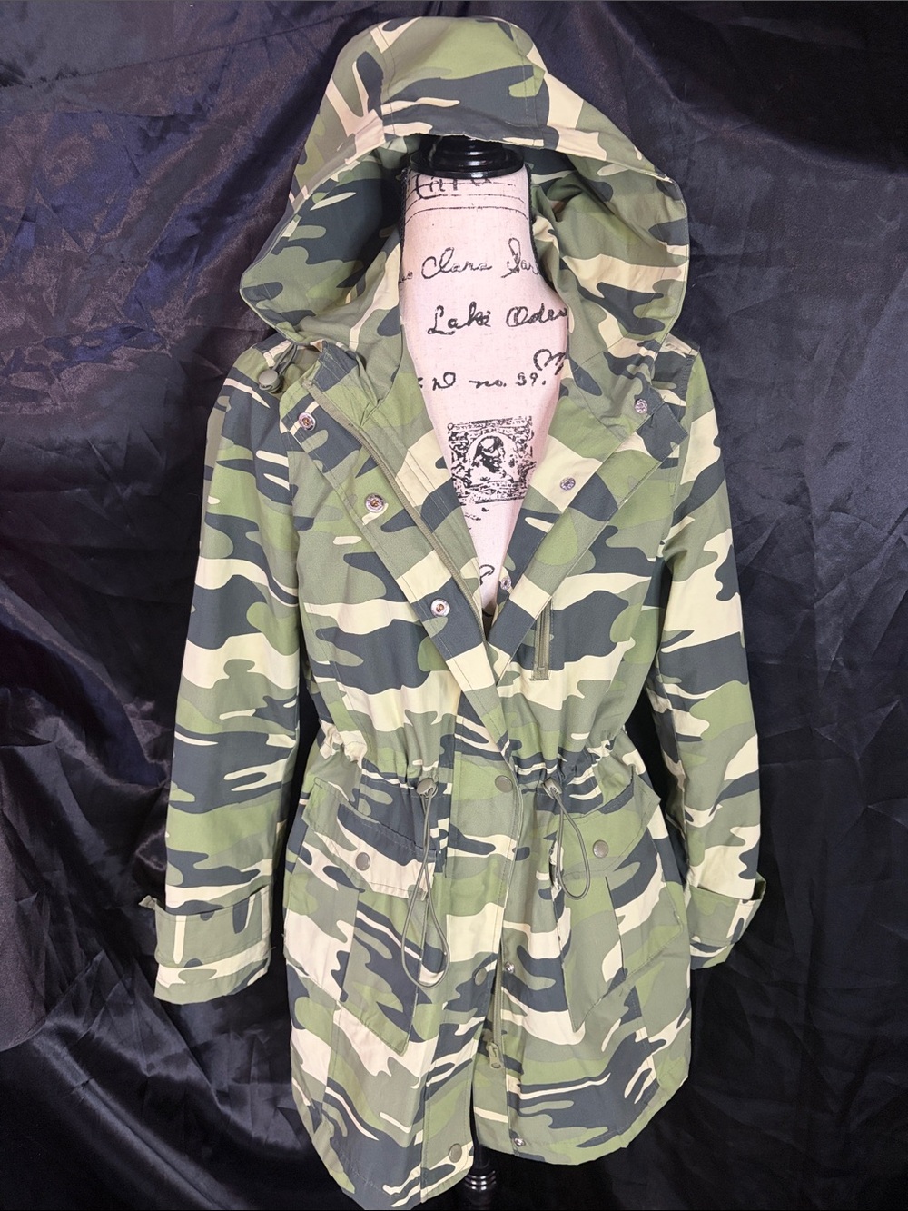Crown & Ivy Camo Utility Jacket Hooded Lightweight Coat EUC Sz M - Picture 2 of 8